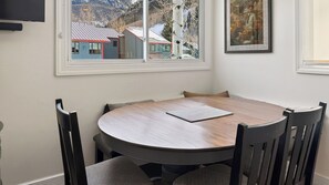 Apartment (3 Bedrooms) | Interior - Telluride Lodge 518 by Avantstay Communal Hot Tub + Sauna + Mountain Views Steps to Gondola (Telluride)