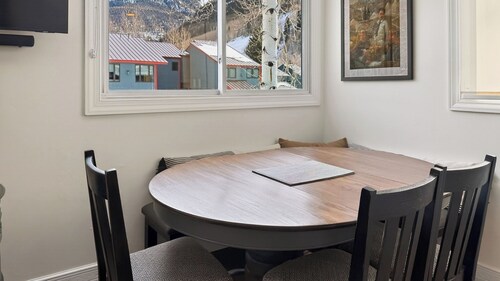 Telluride Lodge 518 by Avantstay Communal Hot Tub + Sauna + Mountain Views Steps to Gondola