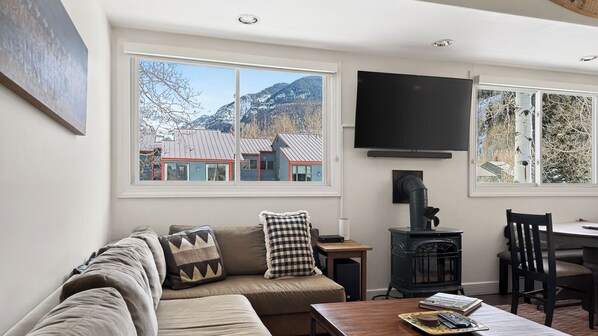 Apartment (3 Bedrooms) | Interior - Telluride Lodge 518 by Avantstay Communal Hot Tub + Sauna + Mountain Views Steps to Gondola (Telluride)
