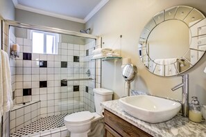 Bathroom - Mission Bay Studio Retreat (San Diego)