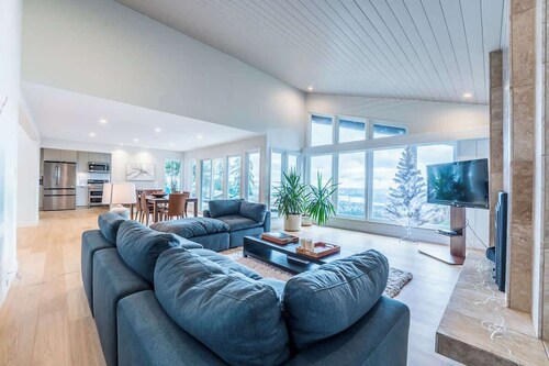 West Vancouver Luxury Hilltop Retreat Ocean Views