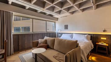 Junior Studio | In-room safe, blackout drapes, iron/ironing board, free WiFi
