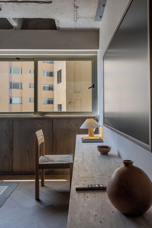 Estudi prèmium | Caixa forta a l'habitació, cortines opaques i planxa i posts de planxar 
