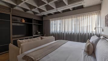 Junior Studio | In-room safe, blackout drapes, iron/ironing board, travel crib