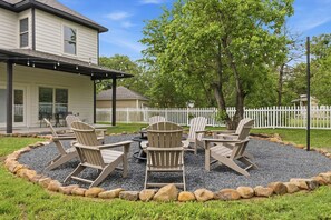 Property grounds - Gathering Home - Sleeps 10 - 4 King Beds 4 Ensuite Baths - Close to Kyle Field (College Station)