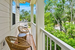 Property grounds - Crystal Dream at 111 | Golf Cart & Bikes | Pool | Walk to Beach & Destin Commons (Destin)