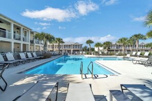 Pool - Crystal Dream at 111 | Golf Cart & Bikes | Pool | Walk to Beach & Destin Commons (Destin)