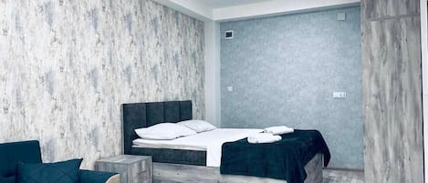 Appartement familial, 1 trĂšs grand lit et 1 canapĂ©-lit, balcon, vue sur la ville | Rideaux dâobscurcissement, systĂšme dâinsonorisation