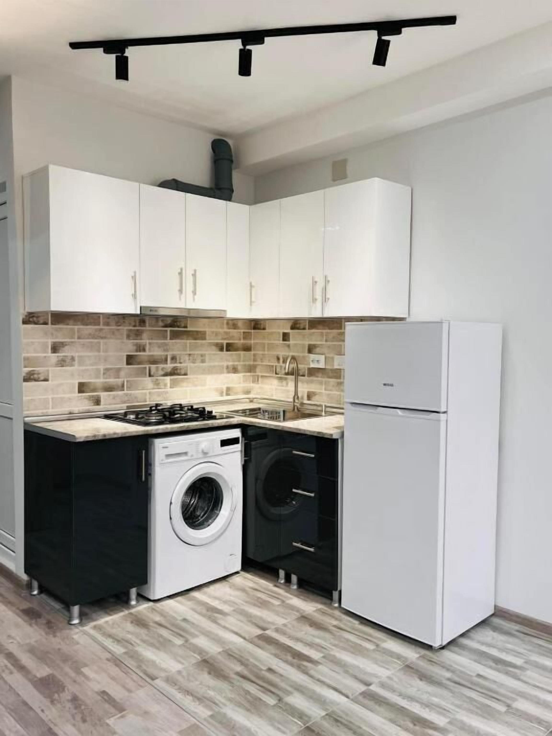 Family Apartment, 1 King Bed with Sofa bed, Balcony, City View | Private kitchen