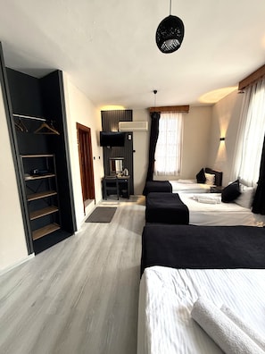 Family Quadruple Room | Desk, laptop workspace, free WiFi - bütünoğlu pansiyon (Antalya)