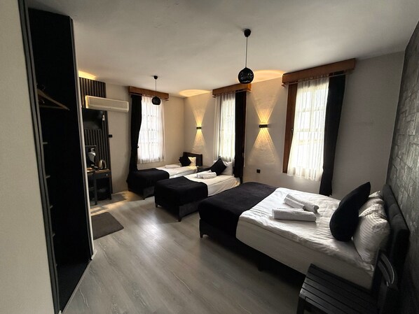 Family Quadruple Room | Desk, laptop workspace, free WiFi - bütünoğlu pansiyon (Antalya)