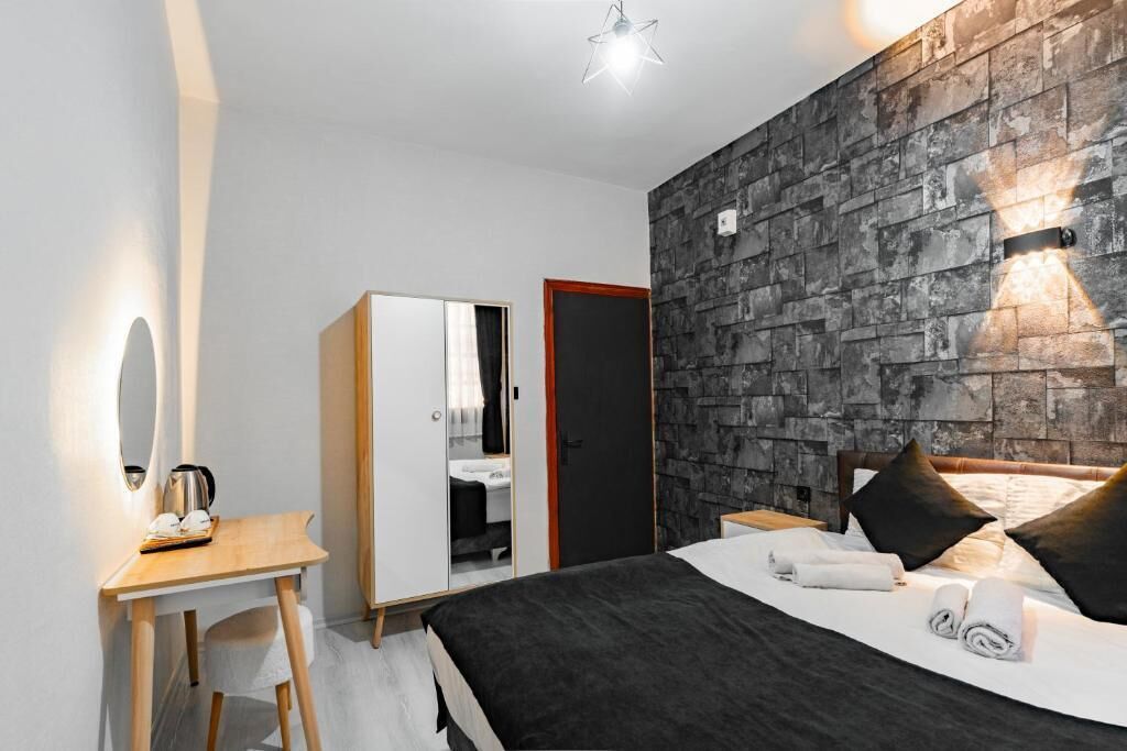 Standard Double Room | Desk, laptop workspace, free WiFi