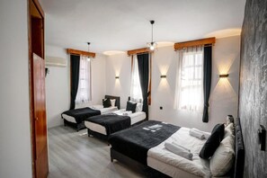 Desk, laptop workspace, free WiFi - bütünoğlu pansiyon (Antalya)