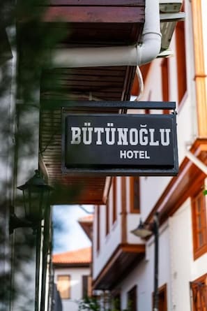 Exterior detail - bütünoğlu pansiyon (Antalya)