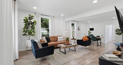 Depot Town 2BR Townhouse: Workspace & Sleep 4