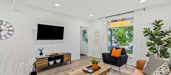Depot Town 2BR Townhouse: Workspace & Sleep 4