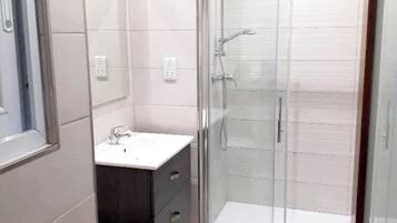 Amenidades de baño ecológicas, secadora de cabello, toallas, jabón