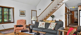 Mountain Retreat w Hot Tub, Grill, Deck & More!