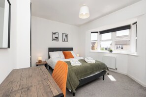 Room - Modern Home | Parking | Families & Contractors (Patchway)