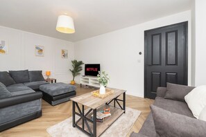 TV - Modern Home | Parking | Families & Contractors (Patchway)