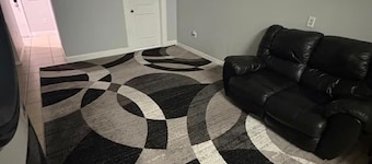 4 Bedroom Townhouse - Minutes to USF, Busch Gardens, Ybor City, and Casino