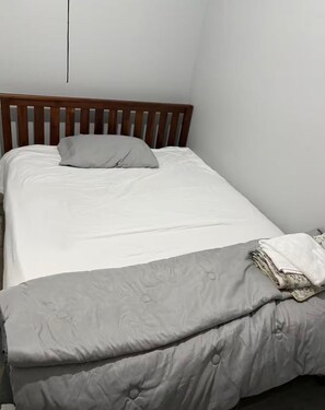 WiFi, bed sheets - 4 Bedroom Townhouse - Minutes to USF, Busch Gardens, Ybor City, and Casino (Tampa)