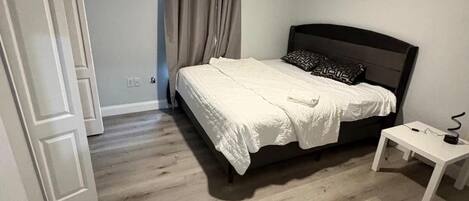 WiFi, bed sheets