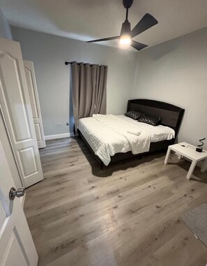 WiFi, bed sheets - 4 Bedroom Townhouse - Minutes to USF, Busch Gardens, Ybor City, and Casino (Tampa)