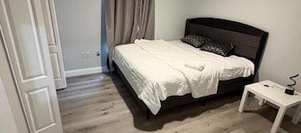 4 Bedroom Townhouse - Minutes to USF, Busch Gardens, Ybor City, and Casino