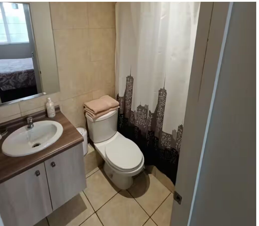 Toallas, jabón, papel de baño 