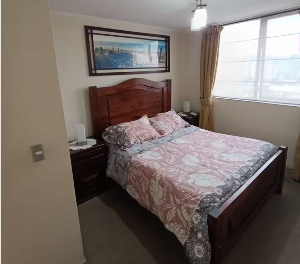 Tabla de planchar con plancha, wifi y ropa de cama 