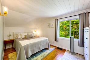 4 slaapkamers, een bureau, een strijkplank/strijkijzer, gratis wifi