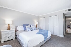 2 bedrooms, iron/ironing board, travel cot, free WiFi - Sunrises, blue water, white sand and sunsets! Gulf front condo (Panama City Beach)