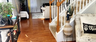 Spacious 5-bedroom house in serene Lawrenceville with AC