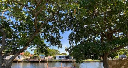 Serene 3/2 home in tranquil Hollywood close to I95, Ft Lauderdale Air & Beach.