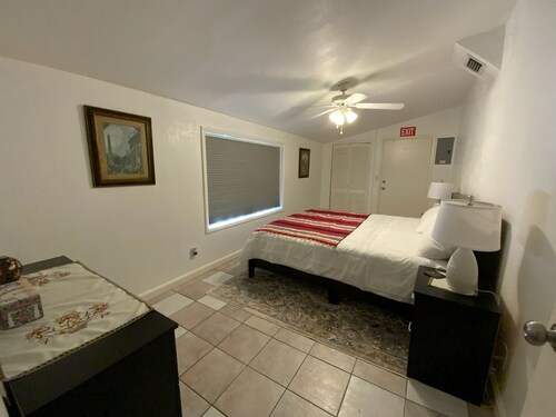 Serene 3/2 home in tranquil Hollywood close to I95, Ft Lauderdale Air &  Beach.