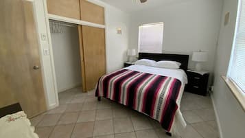 3 bedrooms, iron/ironing board, WiFi (free), bed sheets