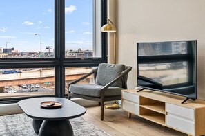 TV - The Edison Old City | Premier 1 BR Suite w/ City View + Shared Roofdeck (Philadelphia)