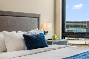 Desk, iron/ironing board, travel cot, WiFi - The Edison Old City | Premier 1 BR Suite w/ City View + Shared Roofdeck (Philadelphia)