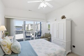 Desk, WiFi, bed sheets - Peaceful Pointe - Pools, Hot Tub & Elevator! (Lake Ozark)