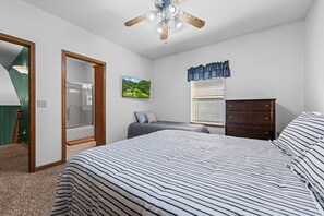 3 bedrooms, iron/ironing board, WiFi, bed sheets - Spacious 3-Bedroom Resort Stay Near Golf & Pool (Whittier)