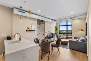 TV - The Edison Old City | Premier 2 BR Suite w/ River View + Shared Roofdeck (Philadelphia)