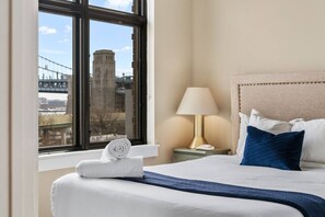 Desk, iron/ironing board, travel cot, WiFi - The Edison Old City | Premier 2 BR Suite w/ River View + Shared Roofdeck (Philadelphia)