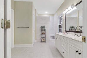 Shower, hair dryer, towels - Golf Course Corner Villa | First Floor Views (Hilton Head Island)