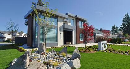 Modern luxury villa with 4 ensuites. Perfect for large family gatherings.