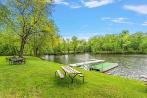 Outdoor dining - 100 ACRES WITH PRIVATE LAKE! Retro Riverside Retreat Groovy A-Frame (Lake Village)