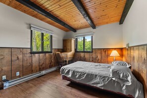 4 bedrooms, internet, bed sheets - 100 ACRES WITH PRIVATE LAKE! Retro Riverside Retreat Groovy A-Frame (Lake Village)