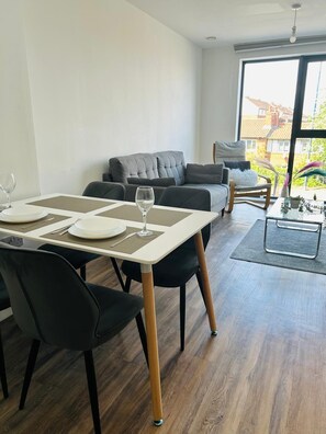Dining - Modern 2BR Apartment Near Manchester City Centre (Salford)