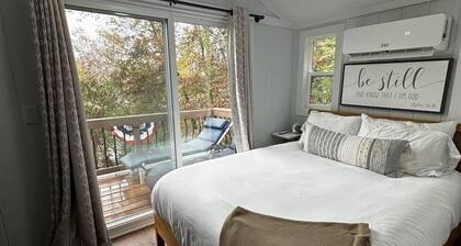 Tremendous 4-bedroom house with Boat Dock, Pool and Hot Tub in charming Harriman