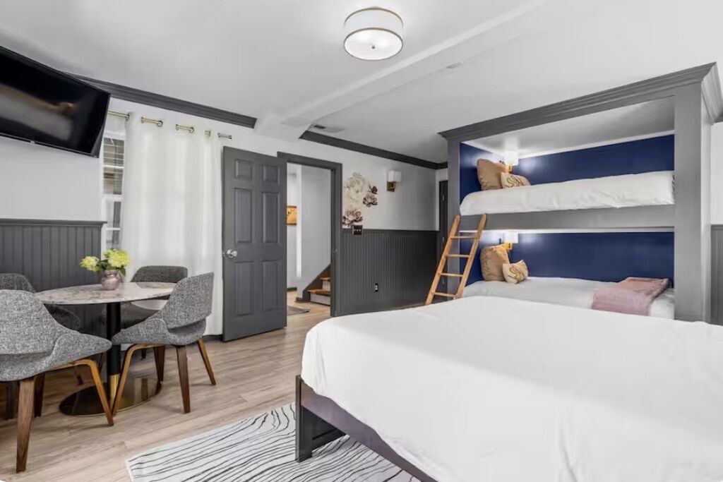 4 chambres, fer et planche à repasser, lit parapluie, Wi-Fi gratuit
